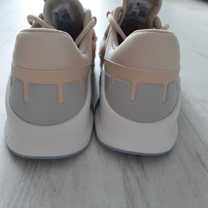 Оригінальні жіночі кросівки NIKE FREE METCON 5 WORKOUT SHOES BEIGE DV3