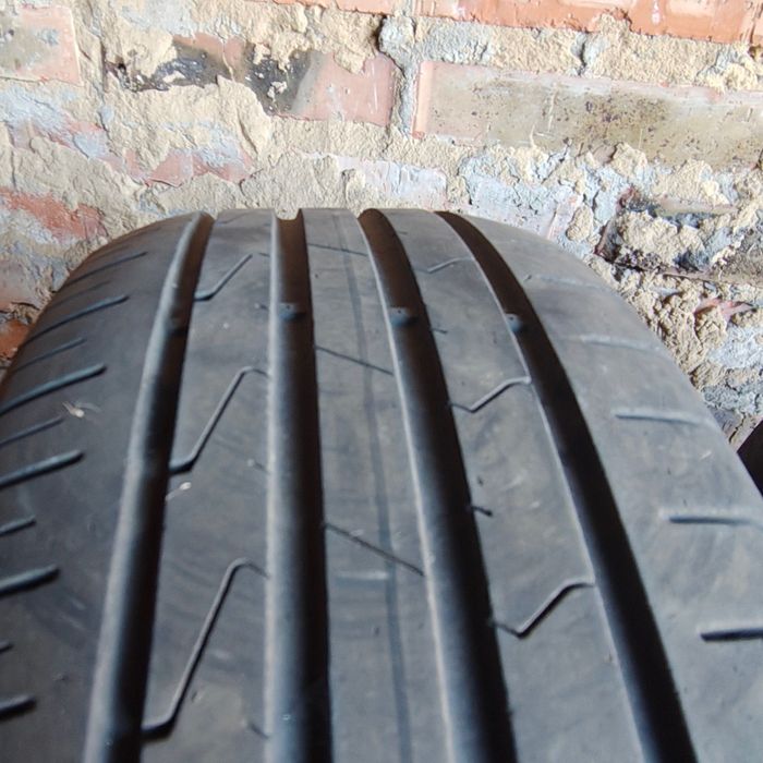 Шини на автомобіль