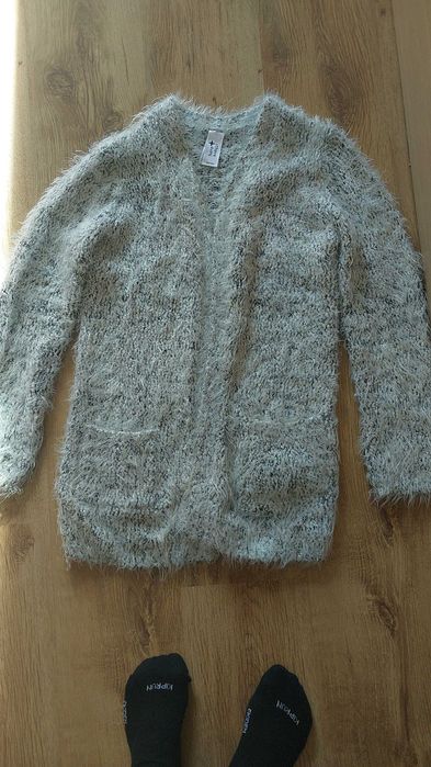 Sweterek dziewczęcy