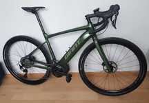 Gravel dla żony Giant Revolt E+ Pro M elektryczny