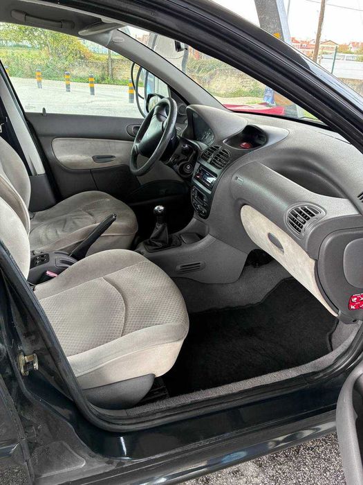 Peugeot 206 (Março 2005)
