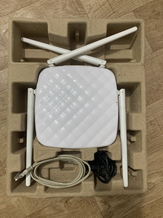 Wi-Fi Роутер Tenda FH456 (4-х антений)