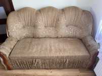 Sofa, fotel plus dwie pufy