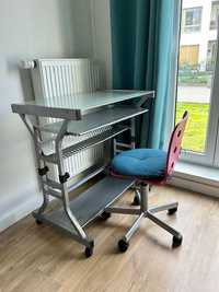 Metalowe biurko i krzesełko