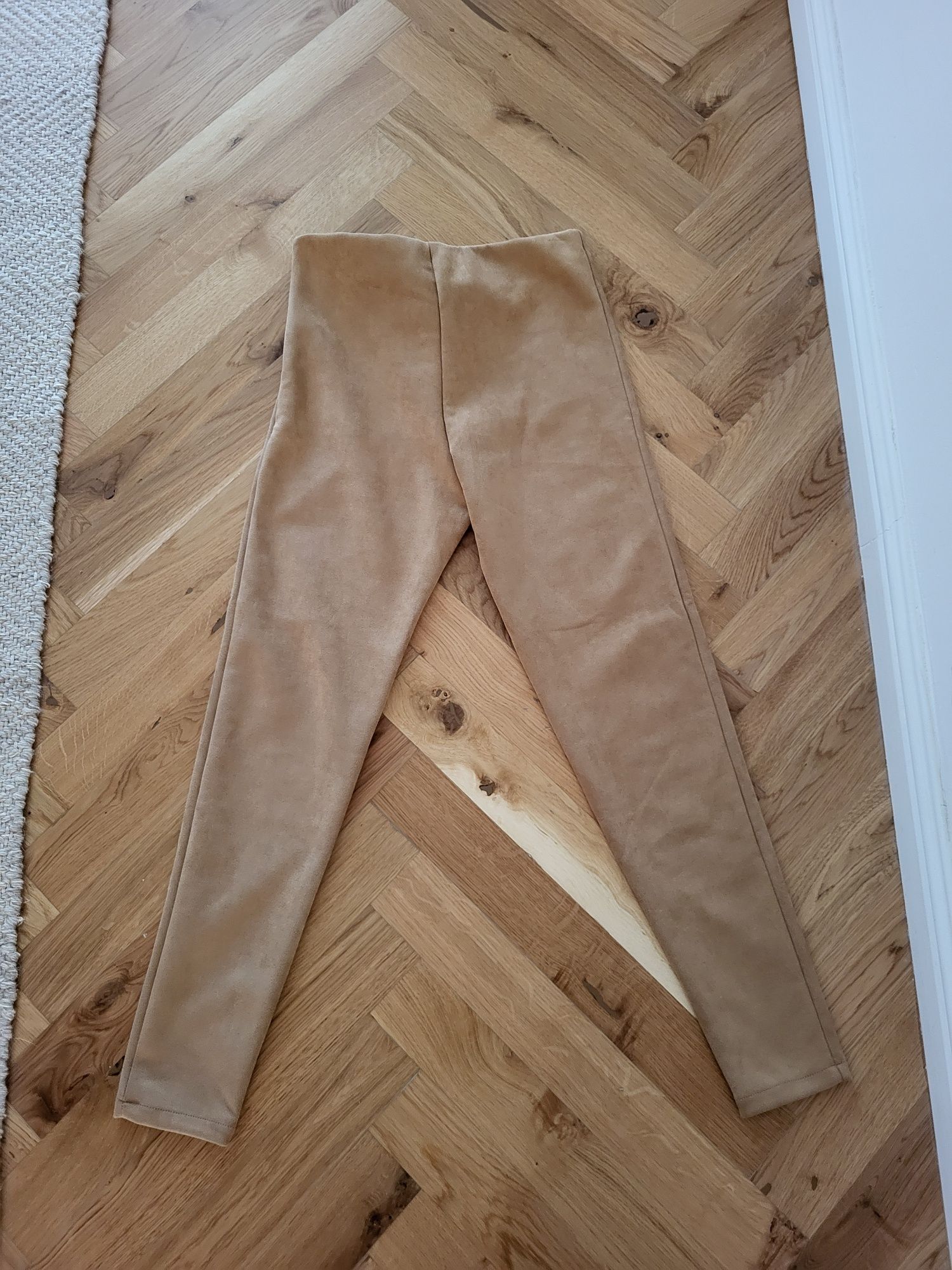 Spodnie rurki cygaretki nowe Xs/s zamsz