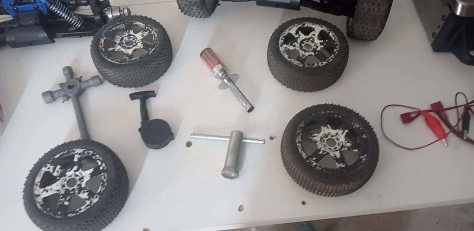 Vendo ou troco Kieokiosho inferno 2.0 escala 1:10 como novo