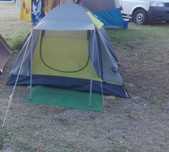 Tenda de Campismo cinzenta e verde