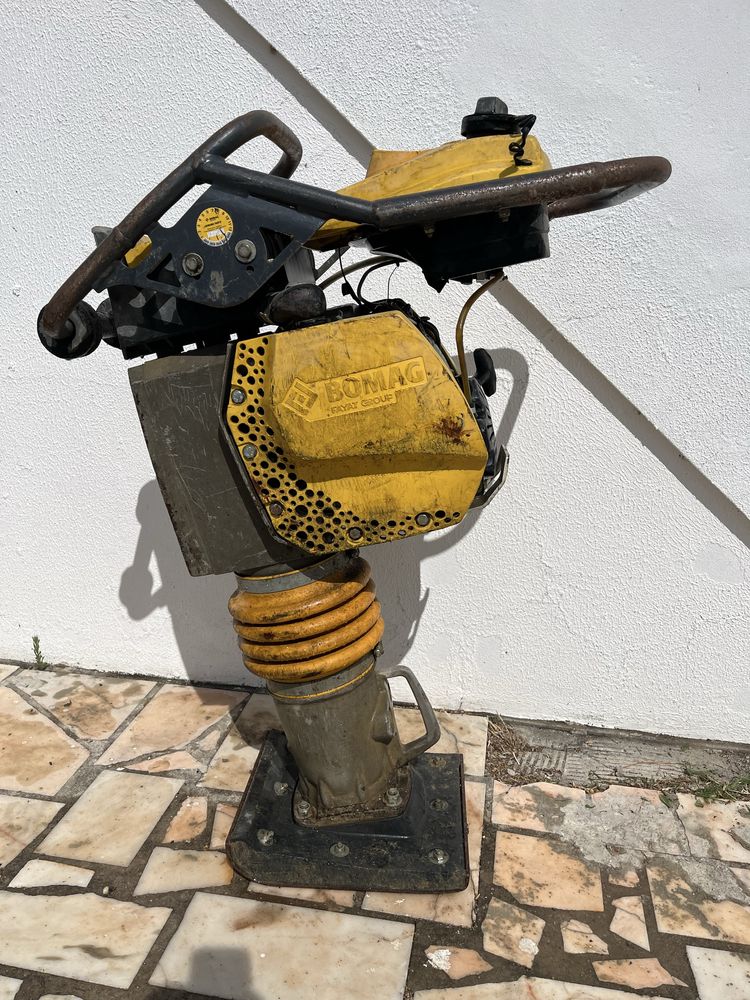 Saltitão Bomag motor Honda