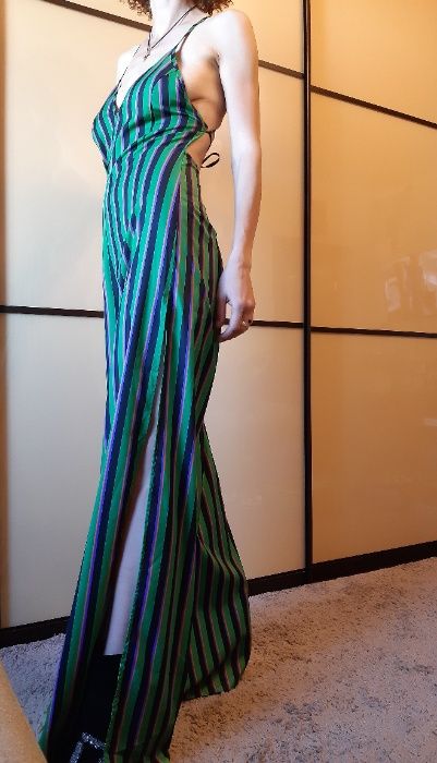 Комбинезон полоска, разрезы по бокам, открытая спина prettylittlething