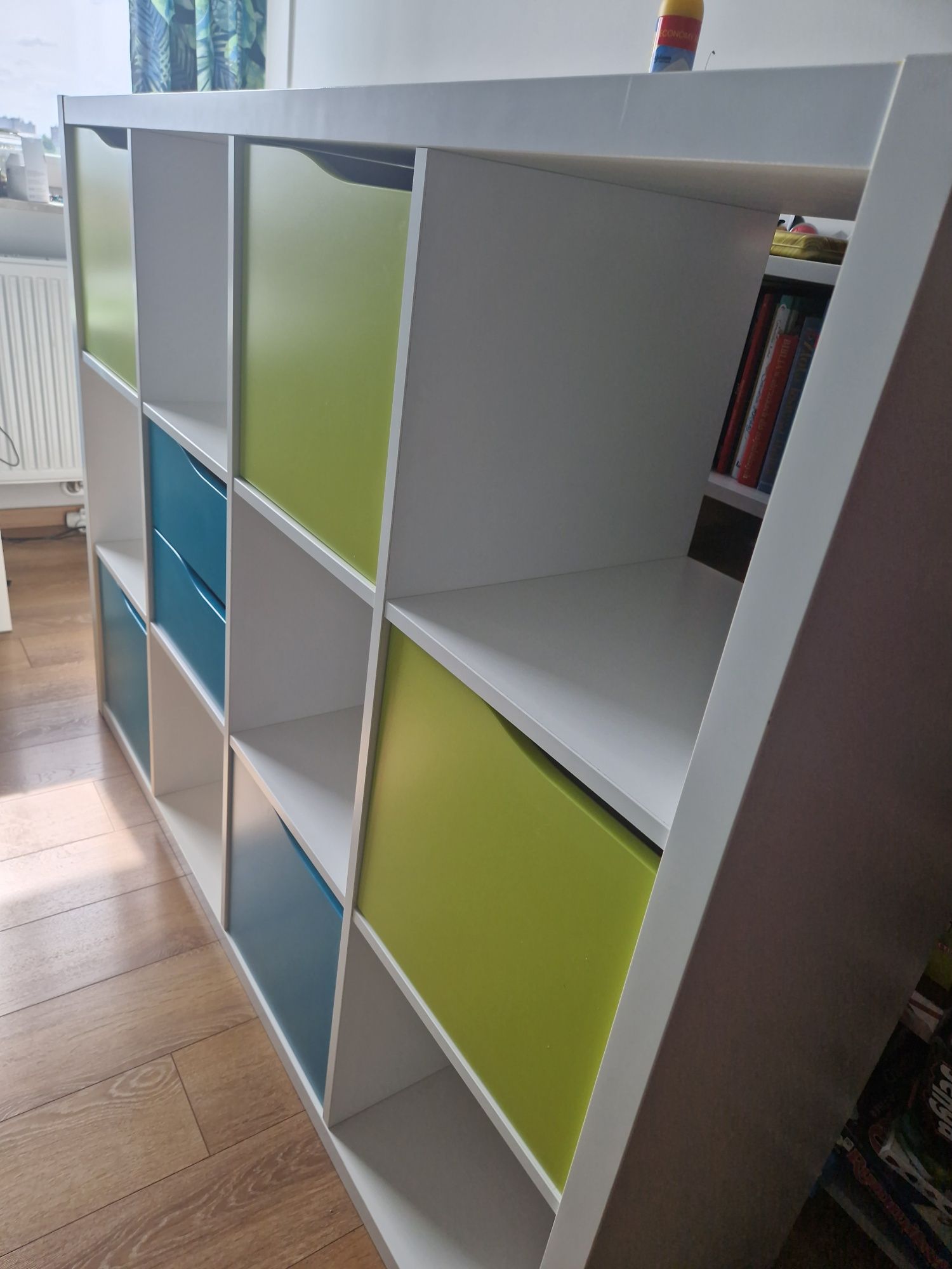Szafka Ikea Kallax 4x3 biała z kolorowymi szufladami