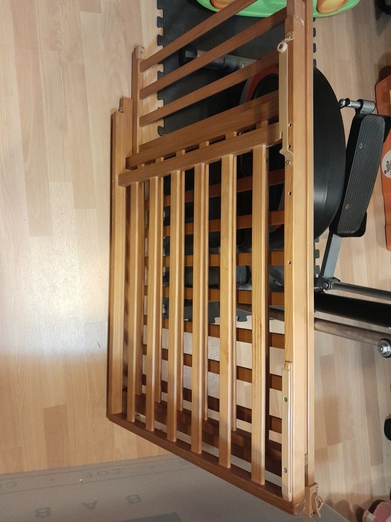 Cama de bebé com colchão
