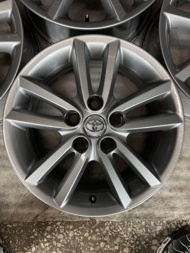 Диски R16 5x114.3 Et45 6.5J. Toyota Camry Corolla Avensis Prius Auris