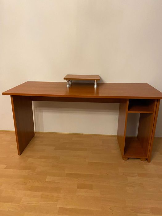 zestaw biurek z narożnikiem