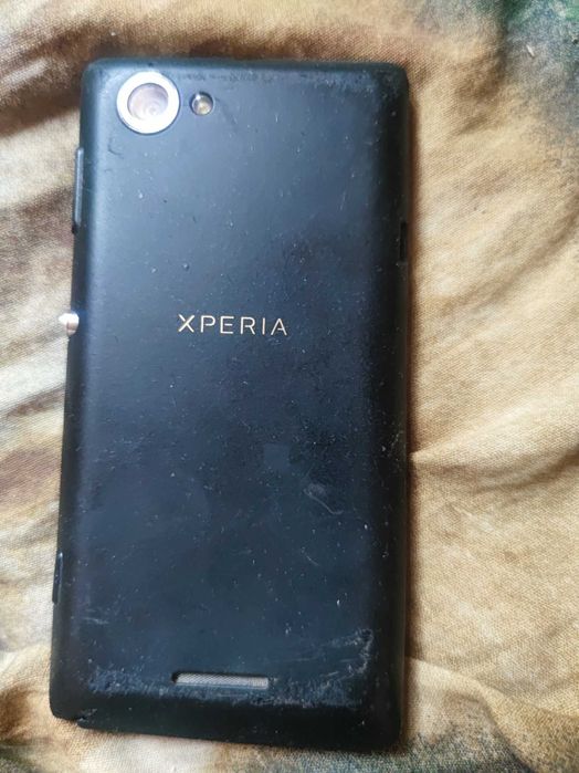 Sony Xperia F3111    Sony Experia C2105