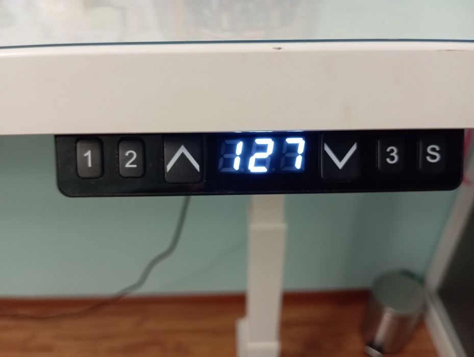 Nowe biurko elektryczne e model