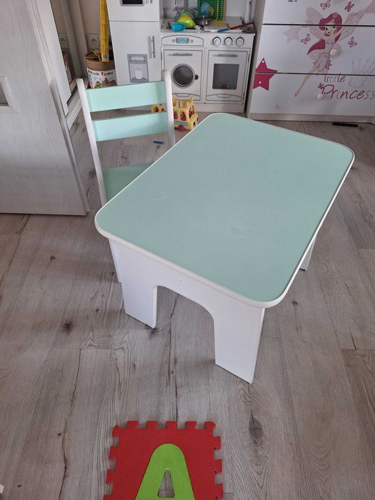 Zestaw mebli dziecięcych stolik + krzesełko / masywne