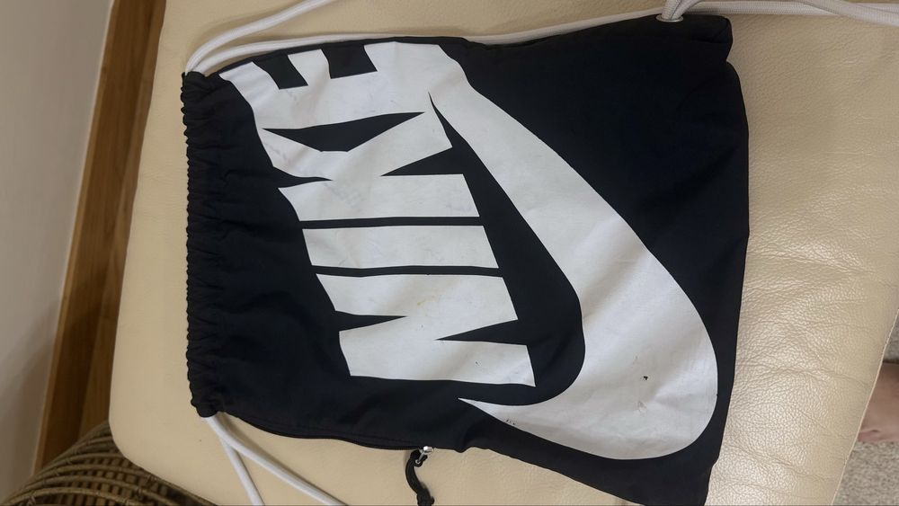 Bolsa nike em bom estado