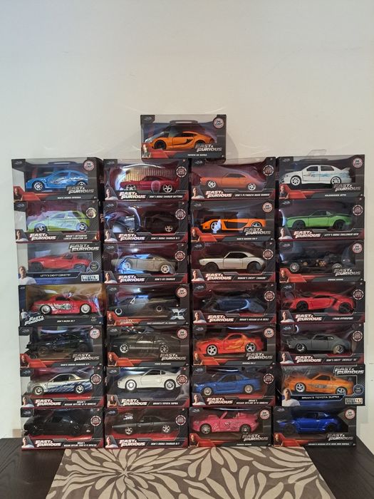 RESERVADO Fast & Furious Carros velocidade furiosa
Scale 1:32