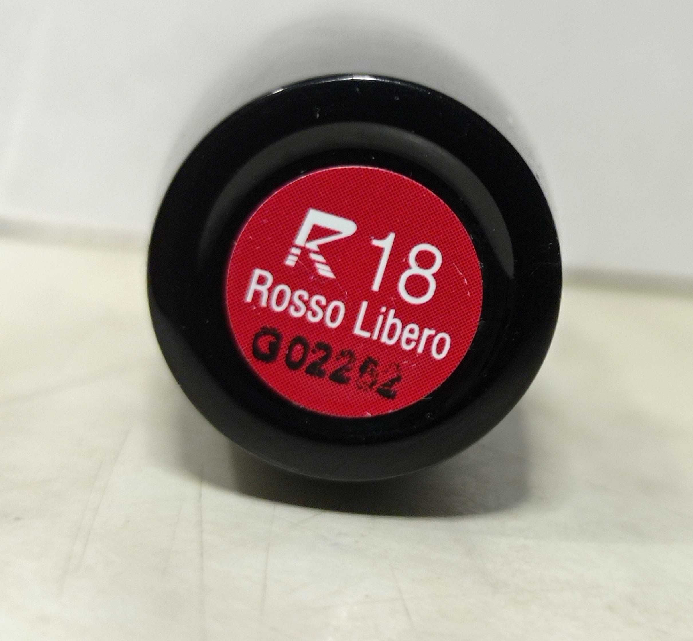 новая Помада для губ REVOLUTION Rosso Liberto R 18