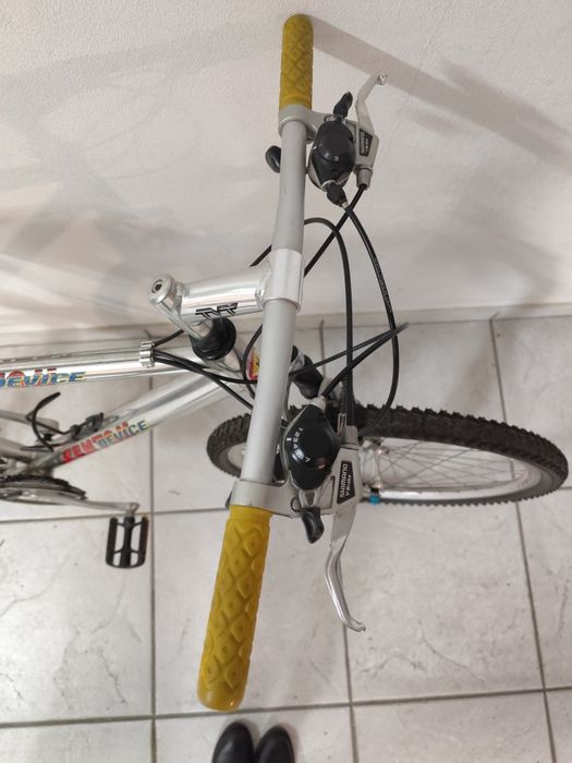 Bicicleta de qualidade com amortecedores pneumáticos