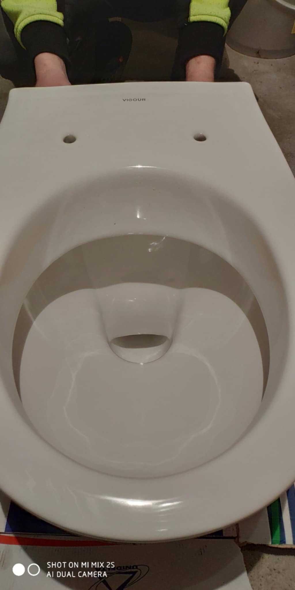 Sprzedam miskę wiszącą lejową białą