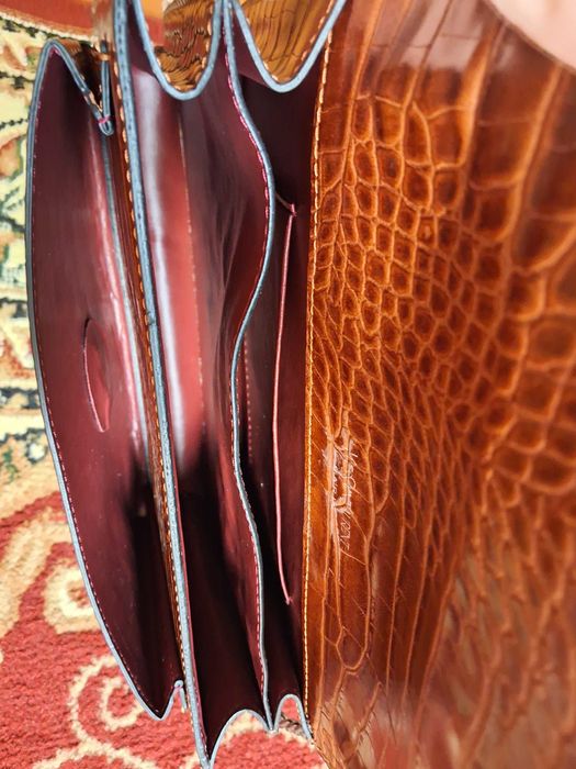 Yves Saint Laurent сумка не шкіра під крокодила коричнева