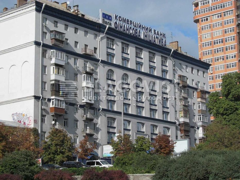 Продаж 2 к квартири Коновальця 7/9  Палац Україна ремонт!!!