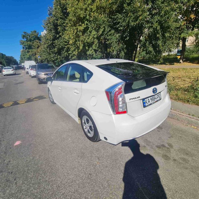 Оренда з викупом Toyota Prius  2014