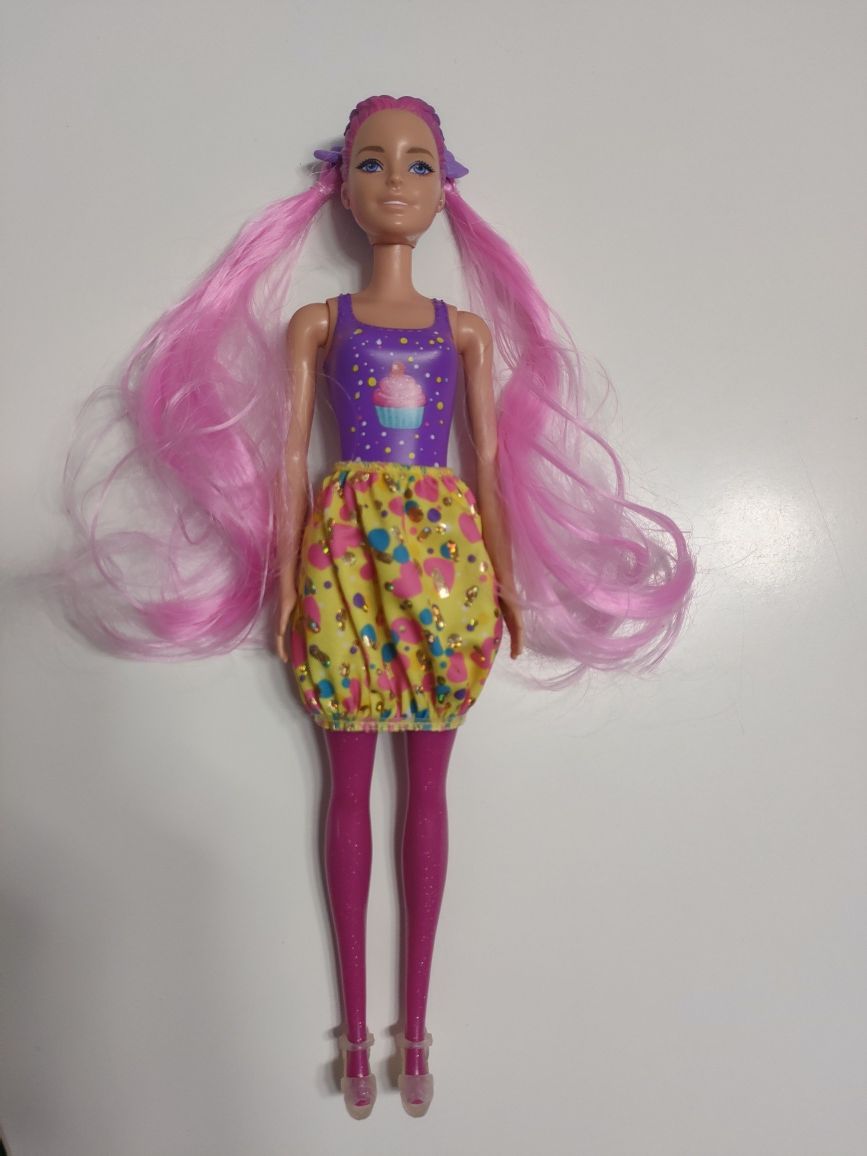 Lalka Barbie color reveal imprezowe stylizacje