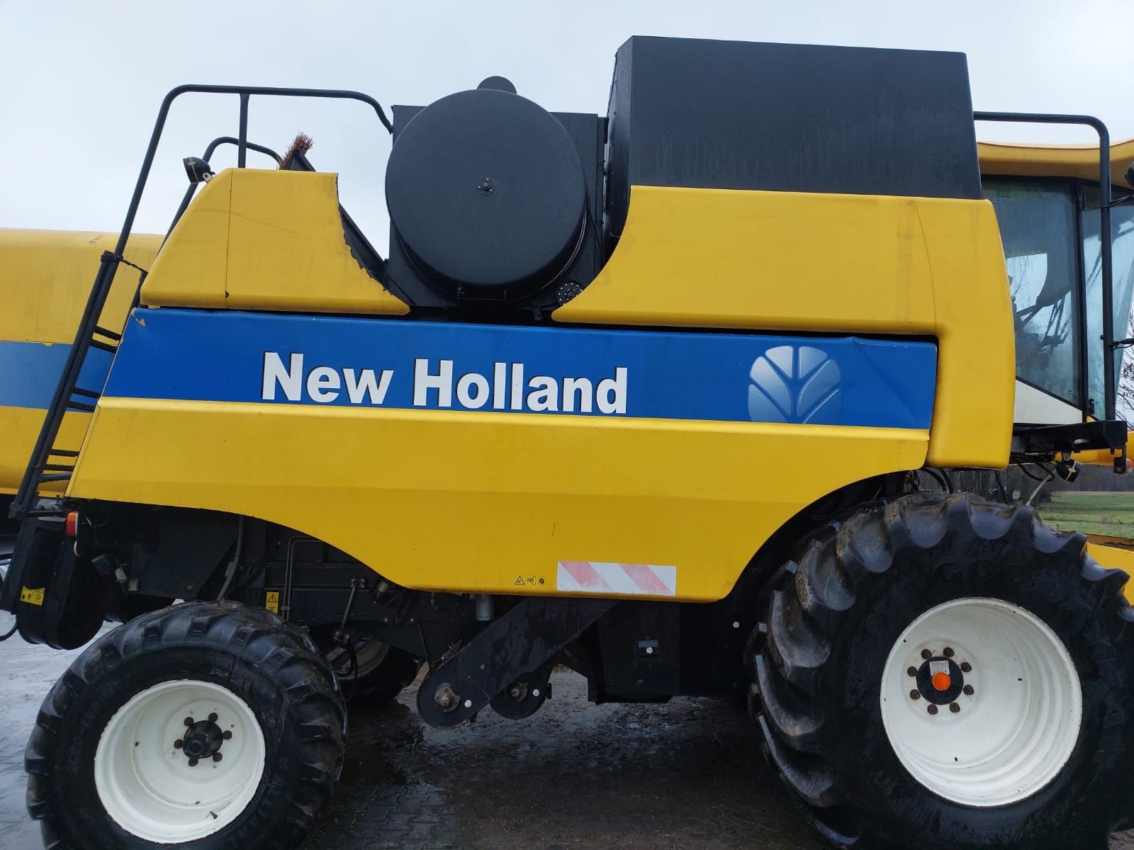 Kombajn zbozowy New Holland Cs6080