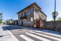 Moradia centenária centro da Lixa