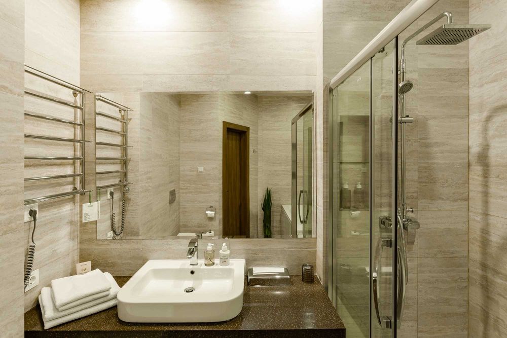 Стильна студія 55 м² у центрі Києва біля Майдану | Генератор | Укриття