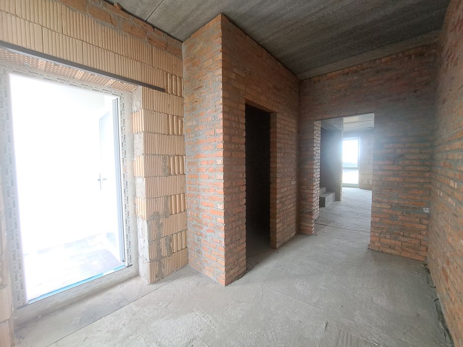 Неймовірно красивий дуплекс з великою терасою та ділянкою