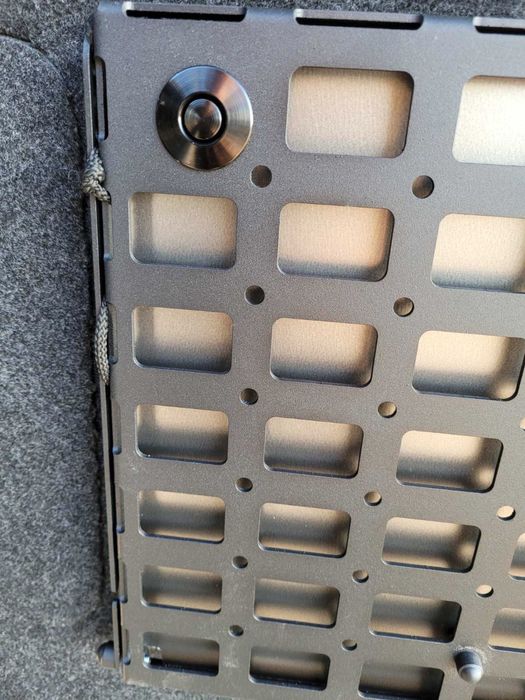 Toyota FJ Cruiser столик відкидний на задню дверку.