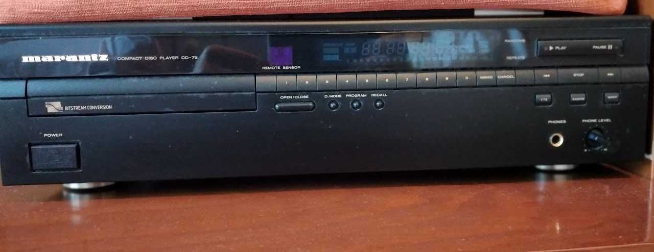Aparelhagem composta por Denon, Marantz e Wharfedale