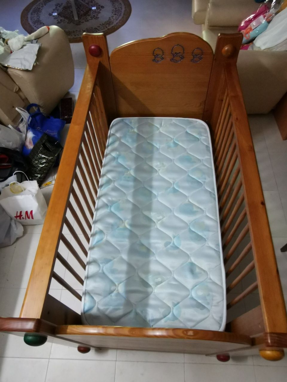 Berço / Cama de Grades + mesa de cabeceira + Colchão