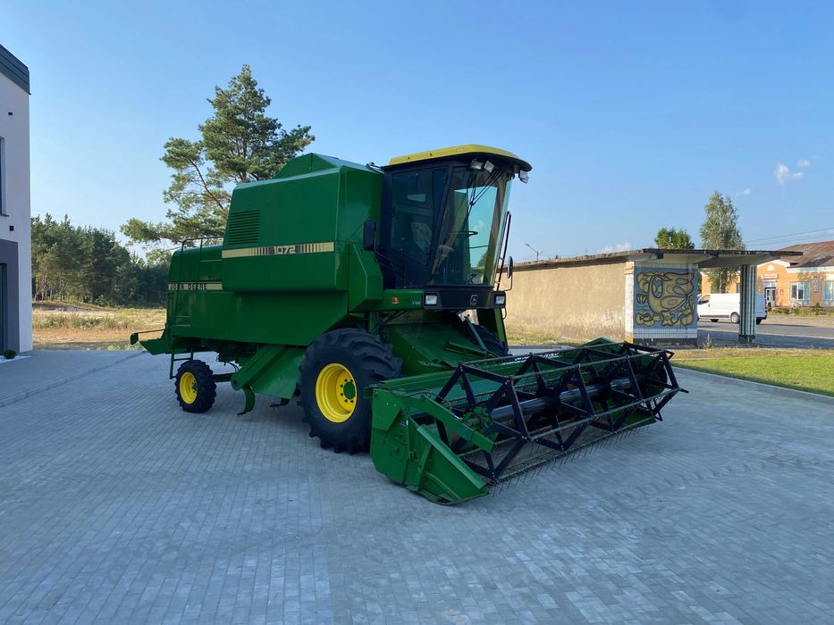 Комбайн John Deere 1072