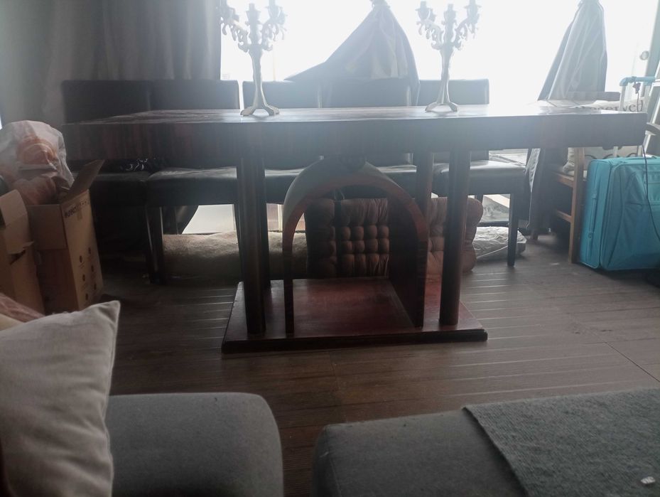 Mesa / secretária  influência art deco.. Usada, em bom estado.