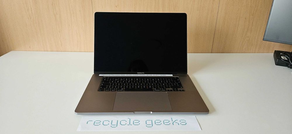 Apple Macbook Pro A2141 i9 9980HK 32GB RAM DDR4 1TB NVMe