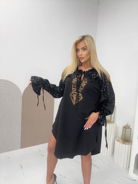 Piękna sukienka SIZE plus cyrkonie logo paparazzi