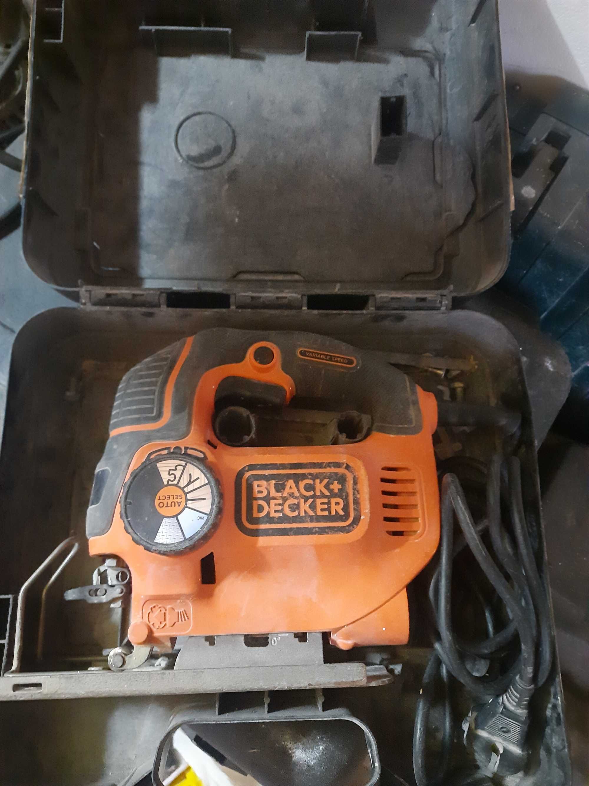 Лобзик Black decker