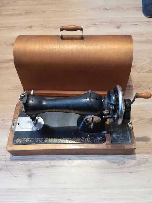 Продам швейну машинку з ручним приводом Подолка