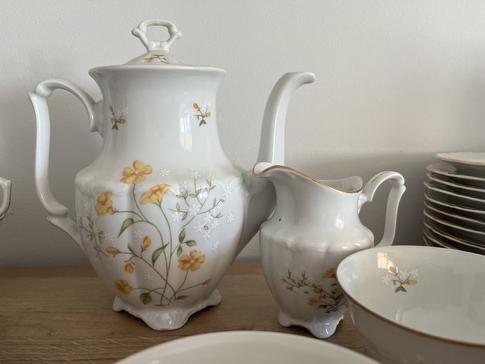 Zestaw porcelany 26 elemntow 12 osób