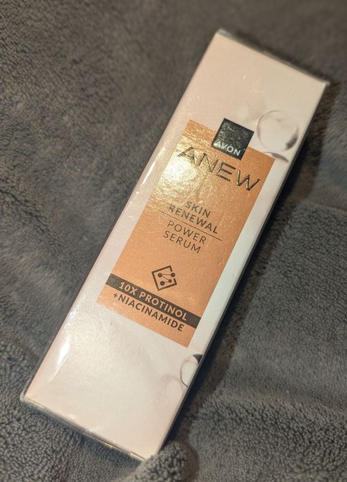 Anew Odmładzająco-wzmacniające serum do twarzy z Protinolem Avon