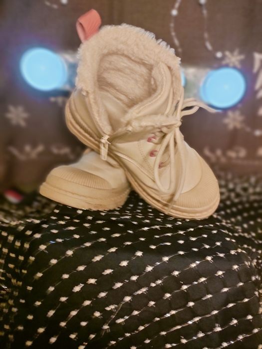 Buty śniegowce kremowe