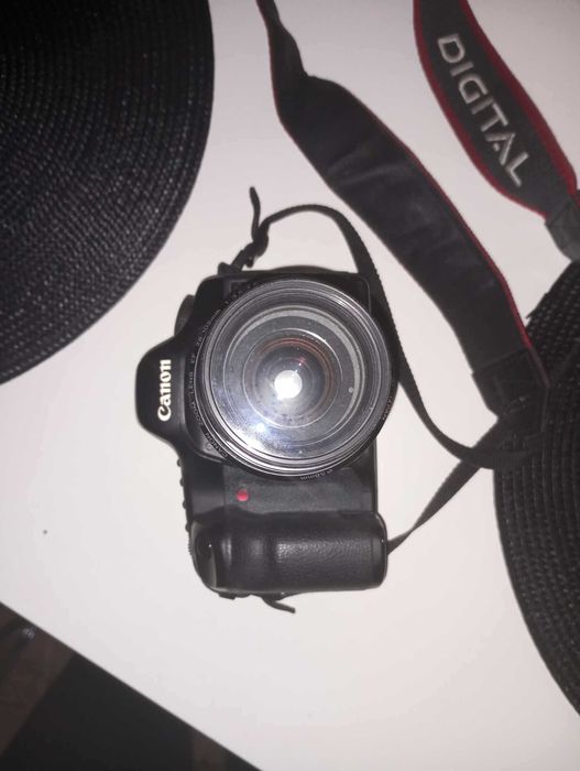 Aparat lustrzanka Canon DS126091