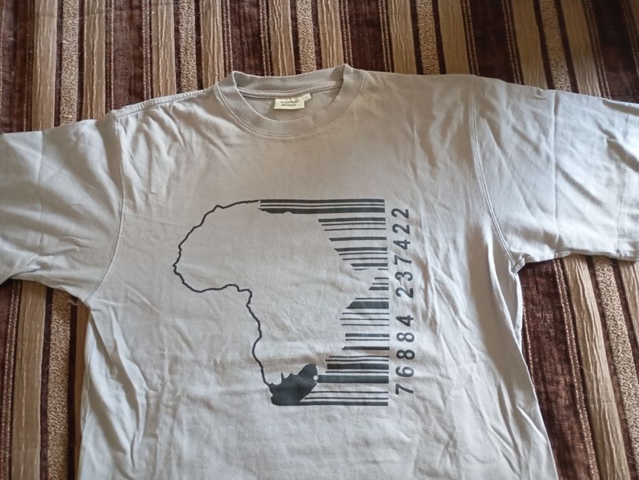 T-shirt caqui nova sem etiqueta