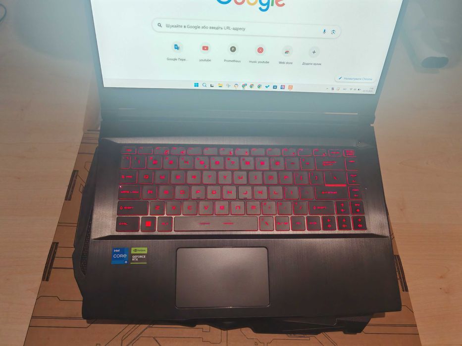 Laptop metalowy MSI do 64GB RAM, SSD do 4000GB + podstawą chłodząca