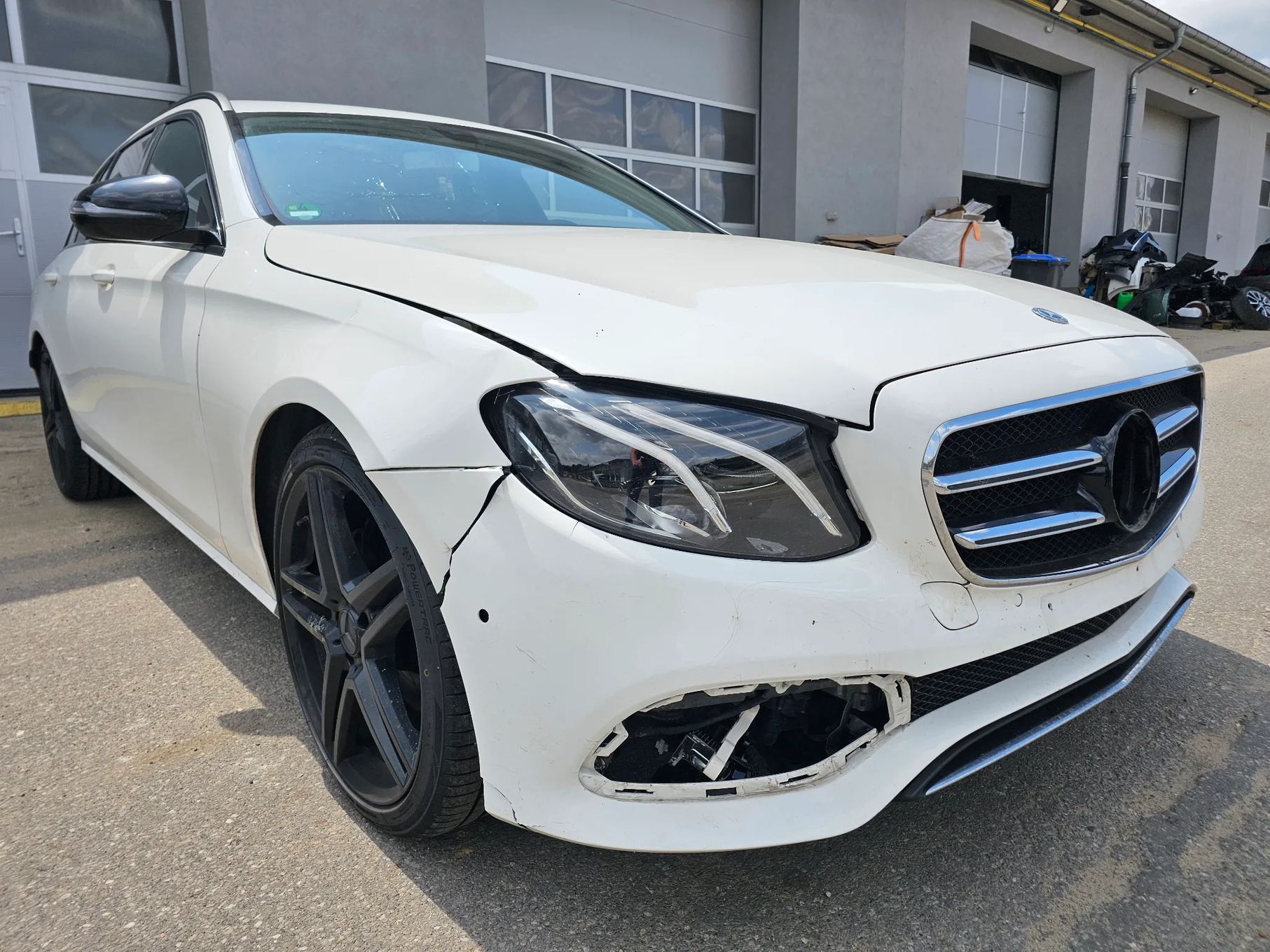 Mercedes-Benz Klasa E E220d Avantgarde, lekko uszkodzona