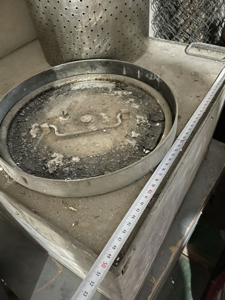 Продам металеву балію і металевий ящик під зерно
